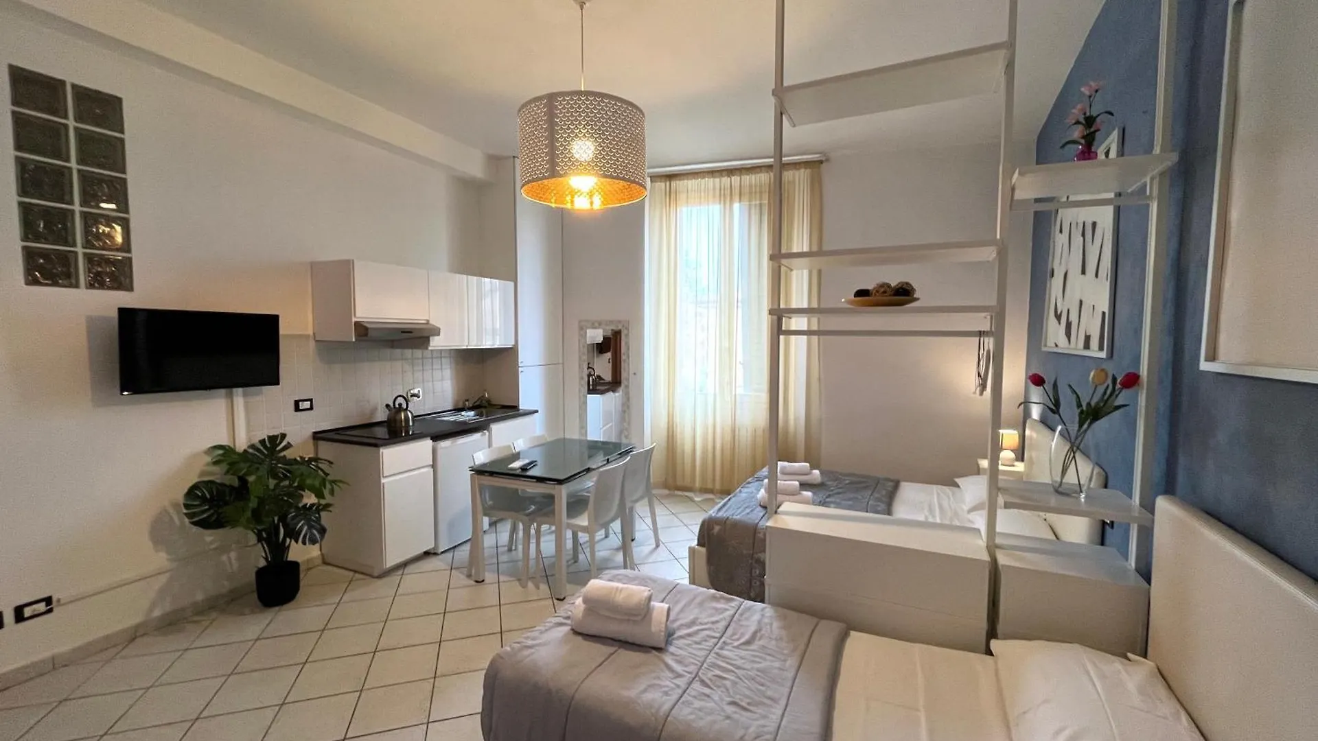 La Suite Rooms & Apartments 볼로냐 4*,